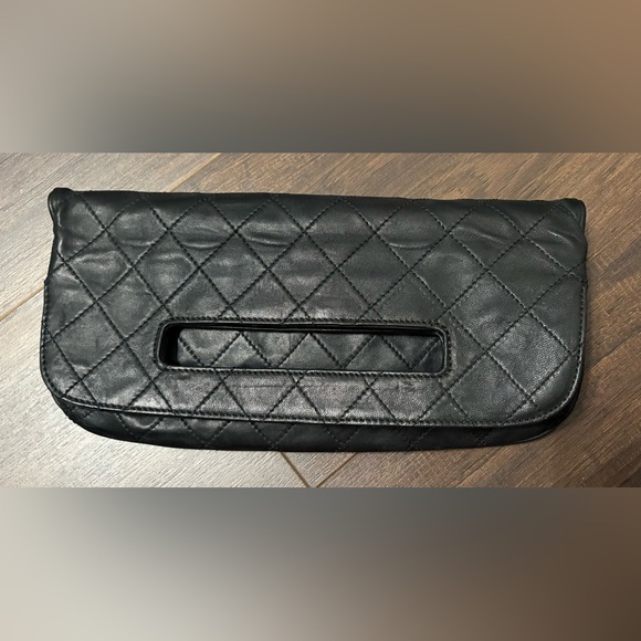 Chanel Hamptons Foldover Clutch Black Quilted Leather Handbag - Picture 4 of 16